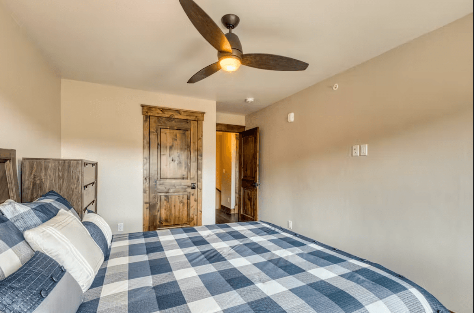 2nd Ave Luxury Condo - Image 15