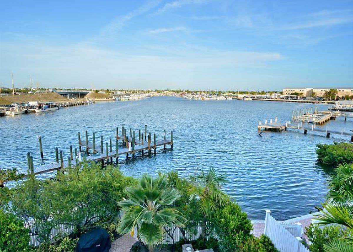 Island Chic - Image 28