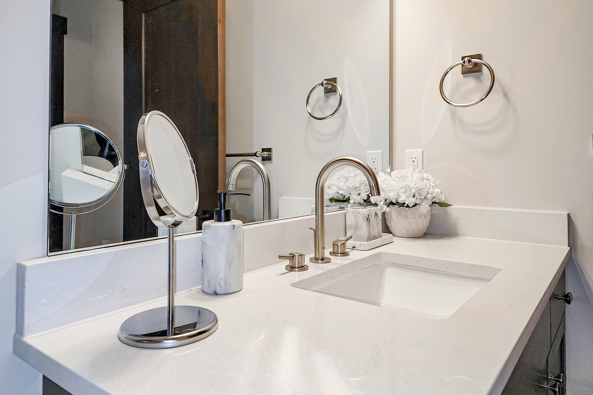 Slice of Silverthorne House - Image 22