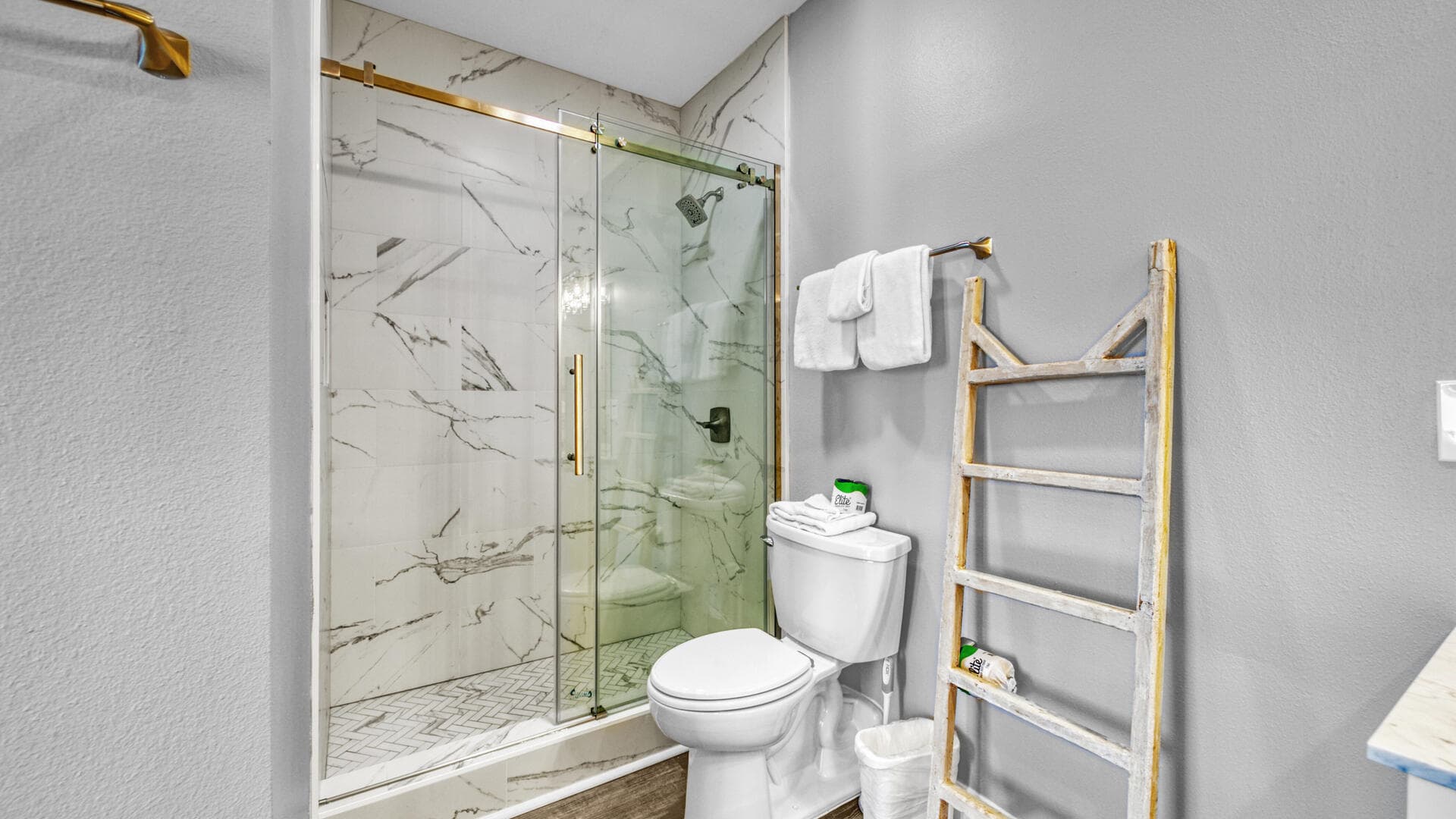 Shoreline Towers Home - Image 12