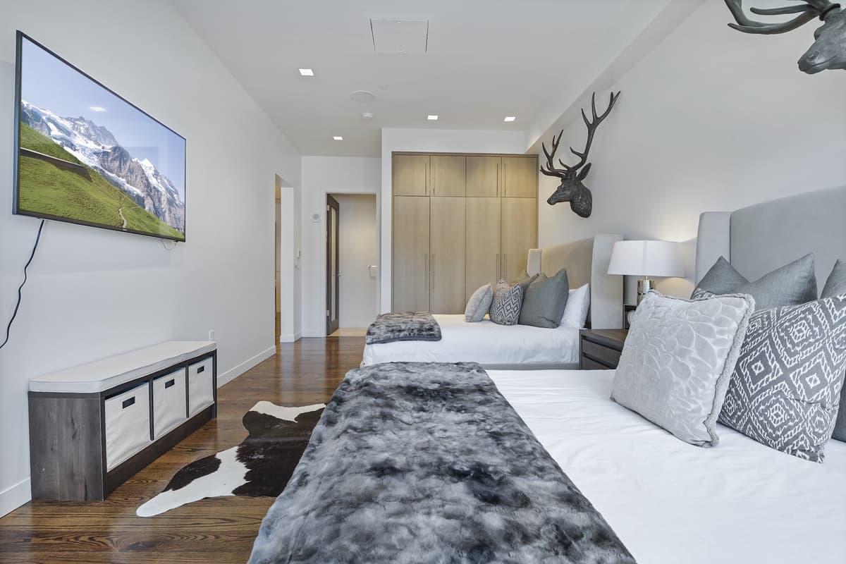 Mountain Luxe Retreat on Main - Image 20