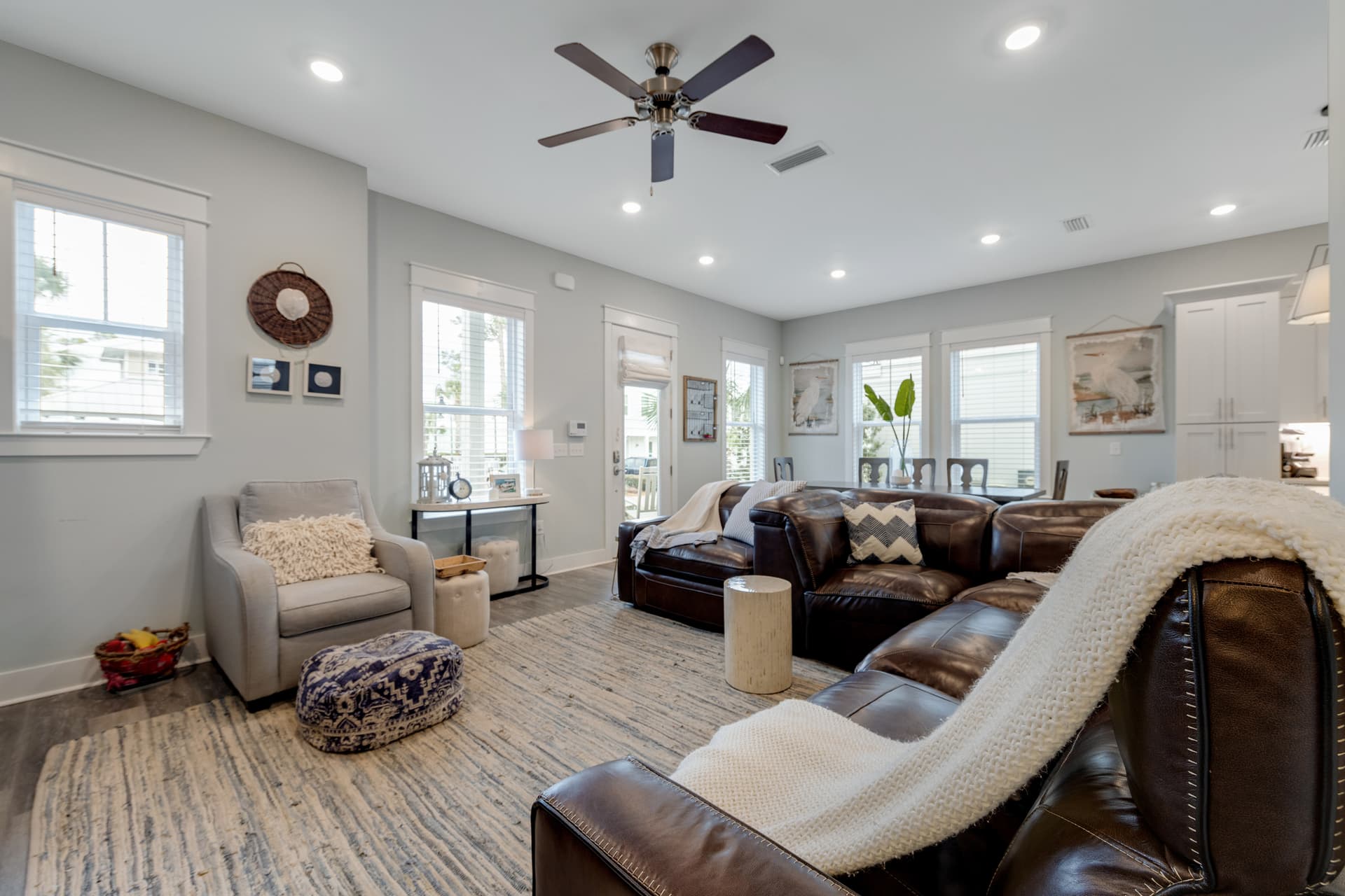 Porches N' Paradise House - Image 3