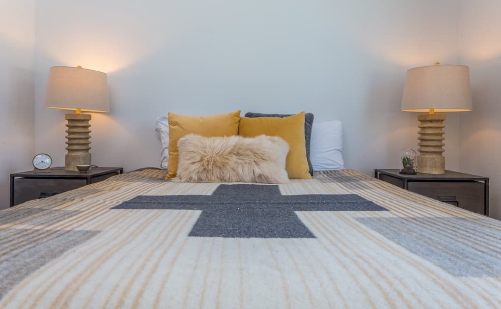 Lake Cabin #11 - Image 26