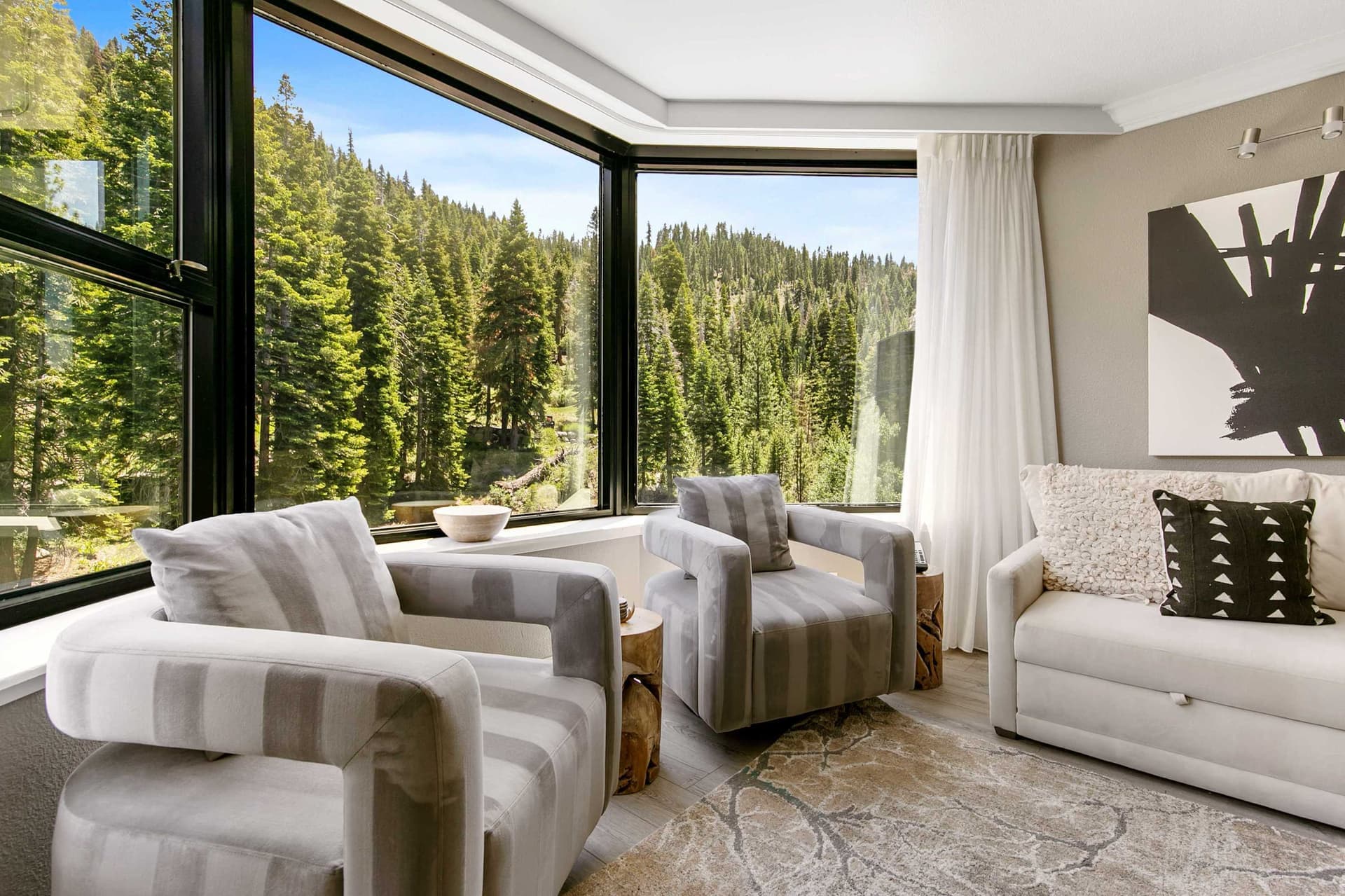 Everline Condo #400 - Image 2