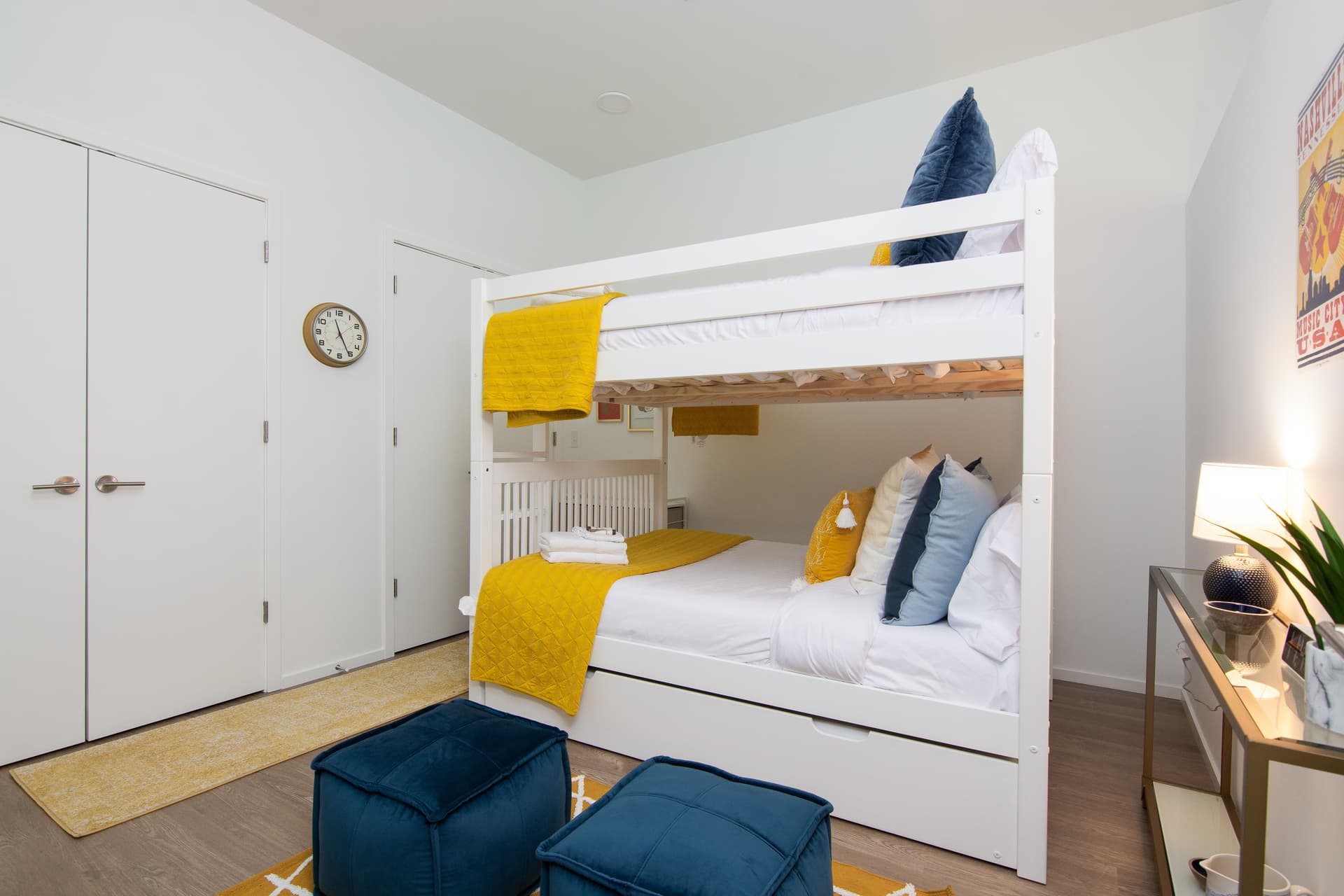 Red Illume Home - Image 9