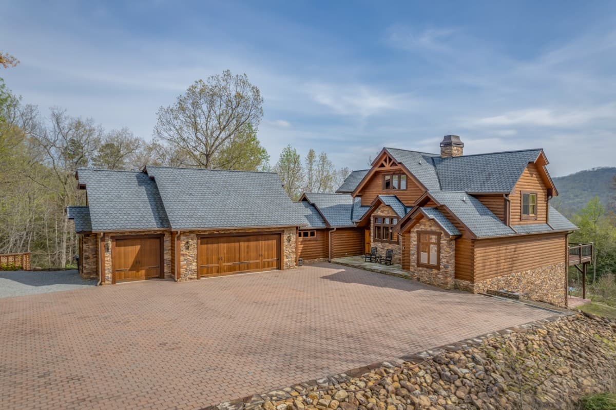 Chateau Laurel - Image 41