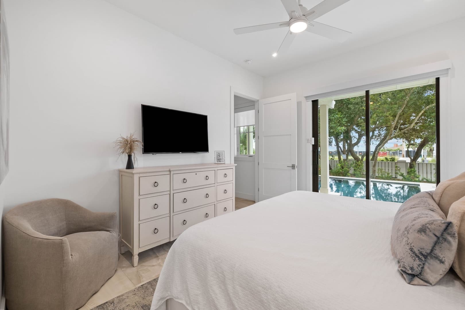 Eyes on Sunrise - Image 31