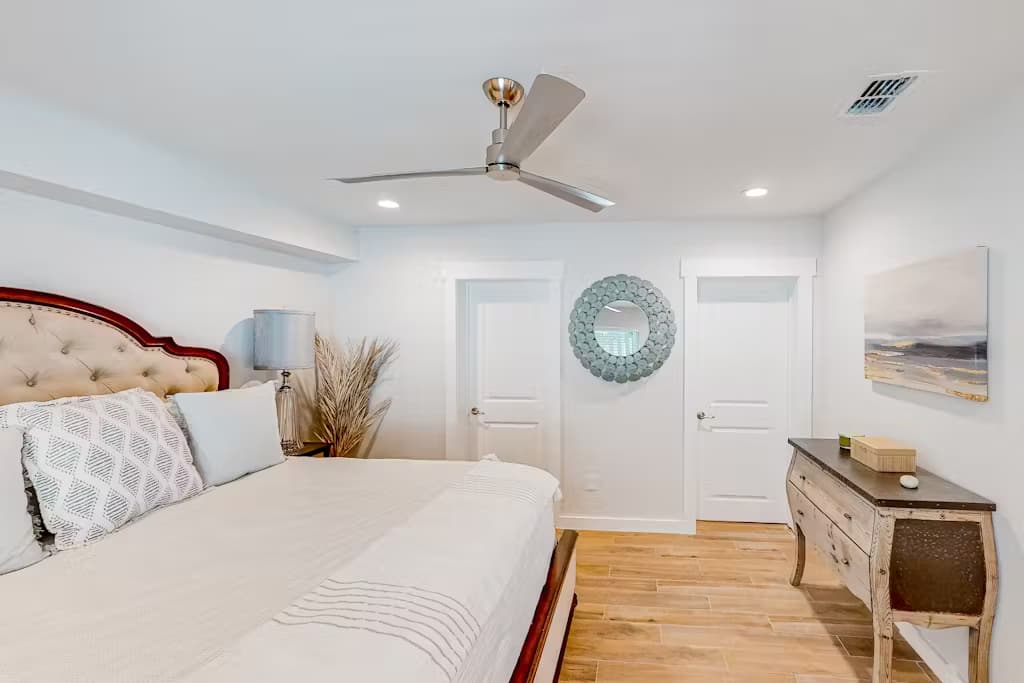 Carolyn's Beach House - Image 12