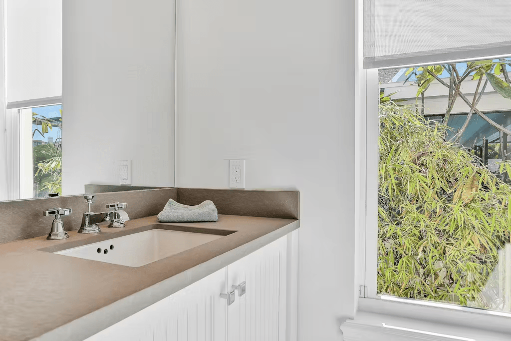 Island Estate Waterfront Villa - Image 13