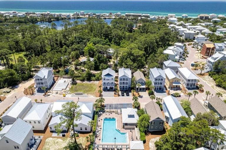 Charming Blue Haven - Image 31