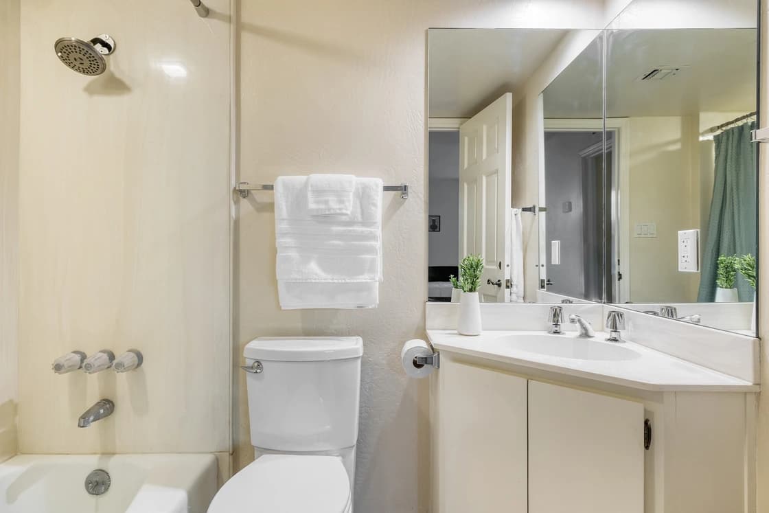 Diamondback Manor - Image 32