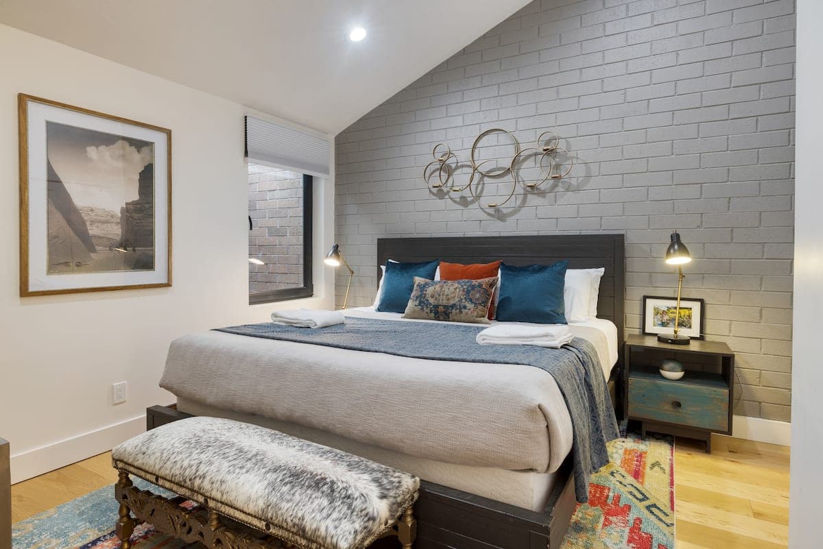 Parkside Condo - Image 13