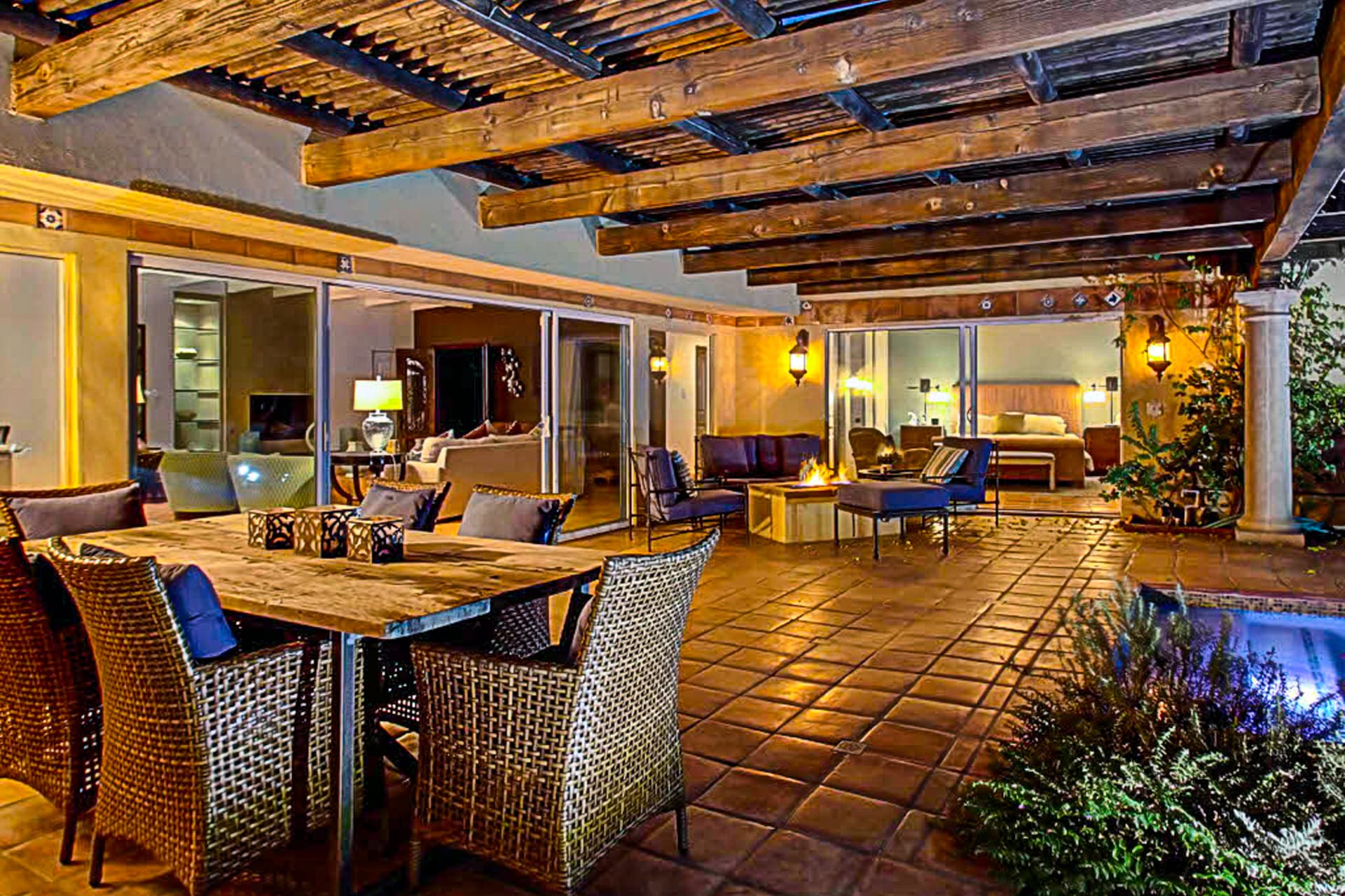 Club 1070 Home - Image 32