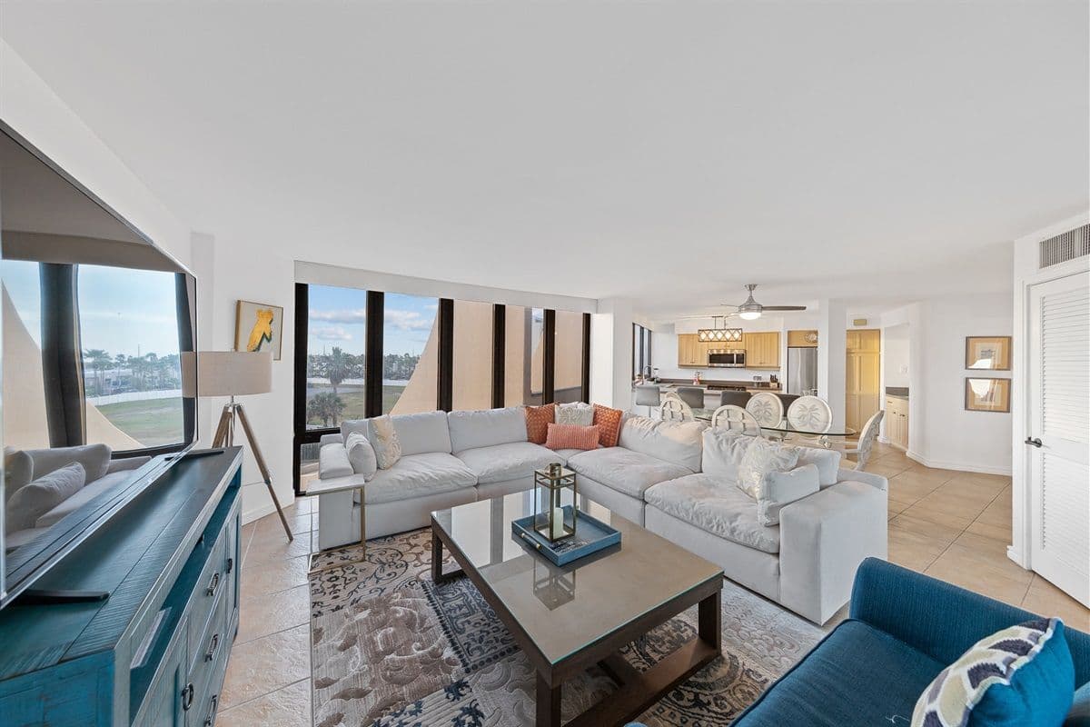 Bridgepoint Residence - Image 4