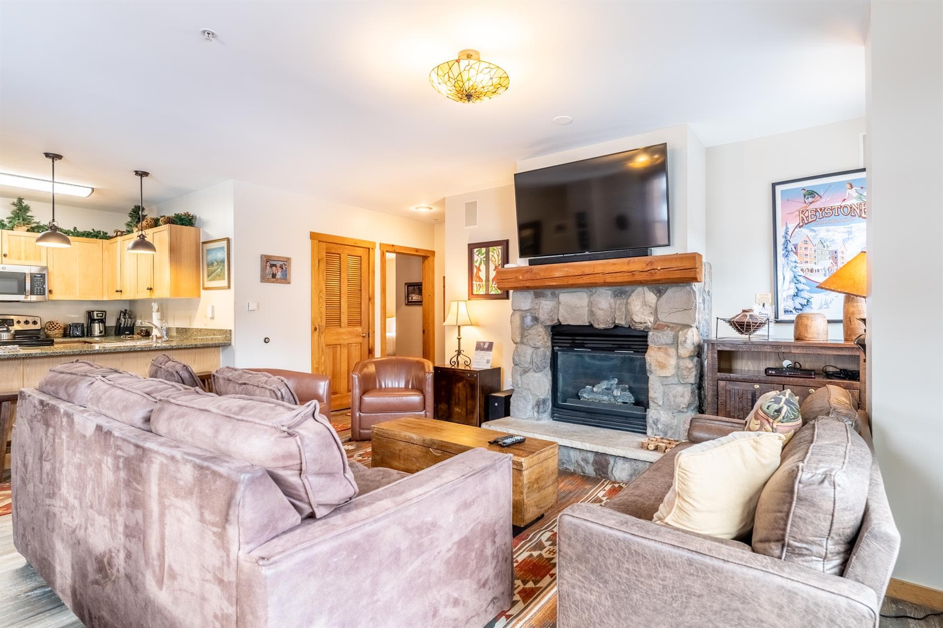 Peakview Penthouse Retreat - Image 5