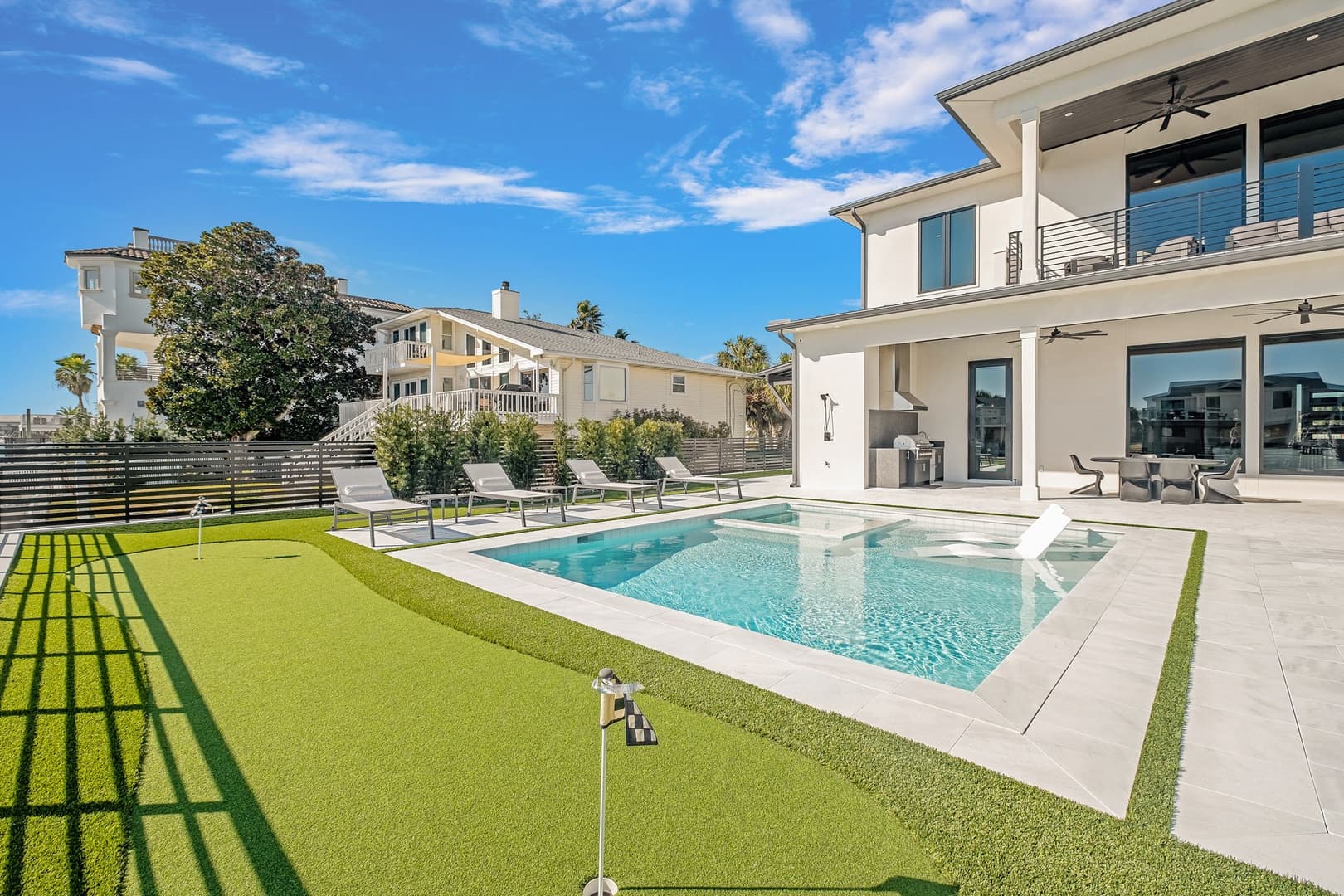 Isle Be Back - Image 38