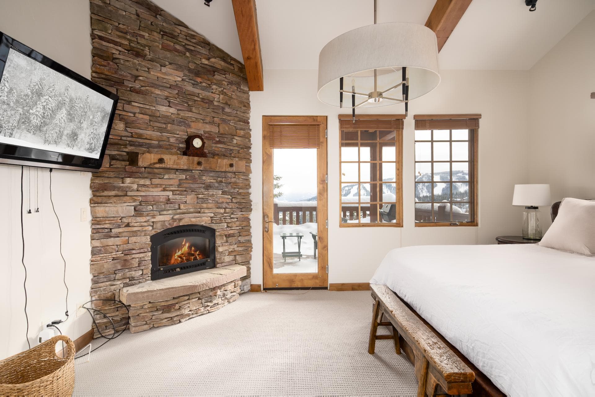 Big View Luxury Suite - Image 11