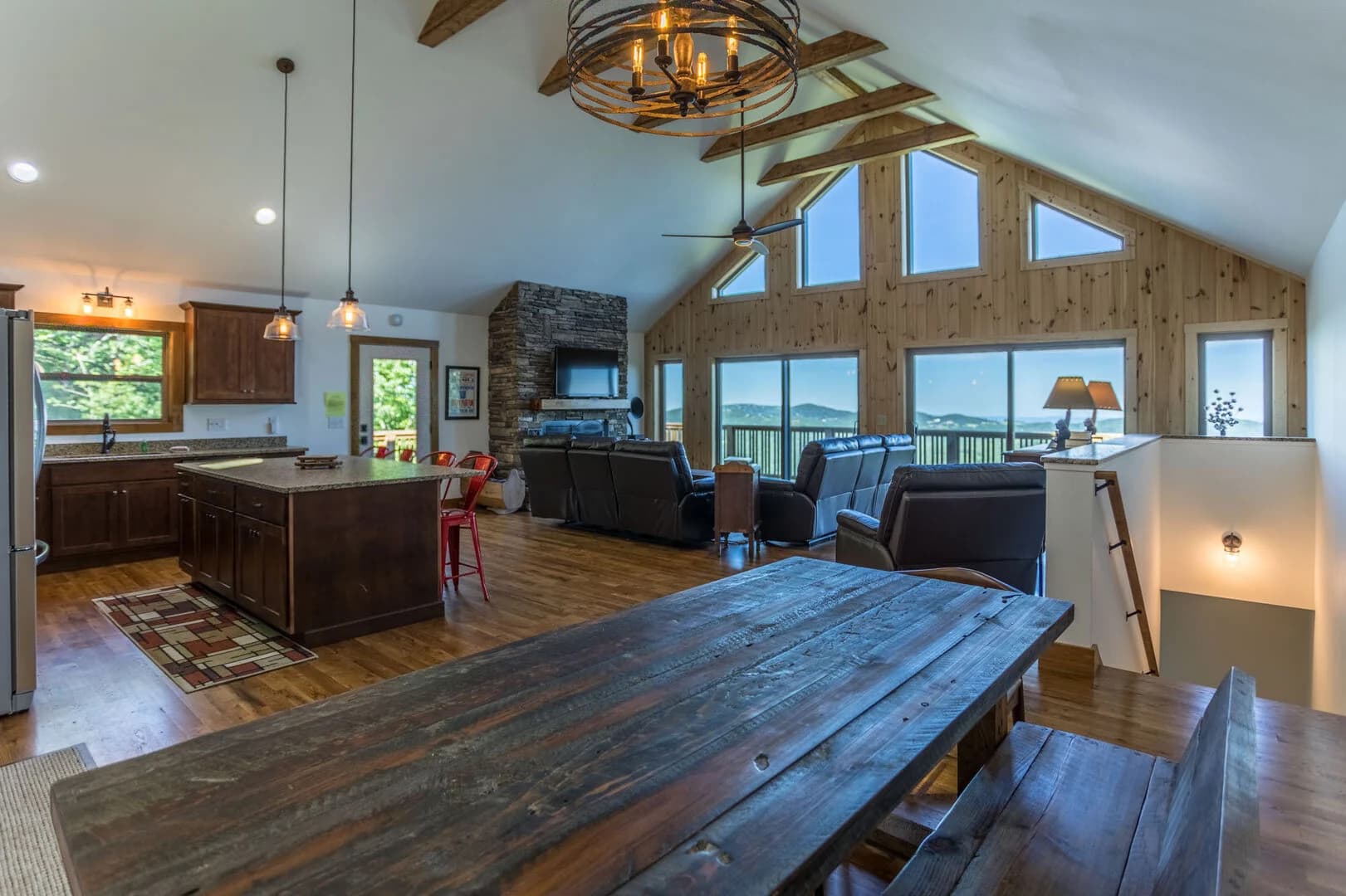 Mountain Vista Chalet - Image 8