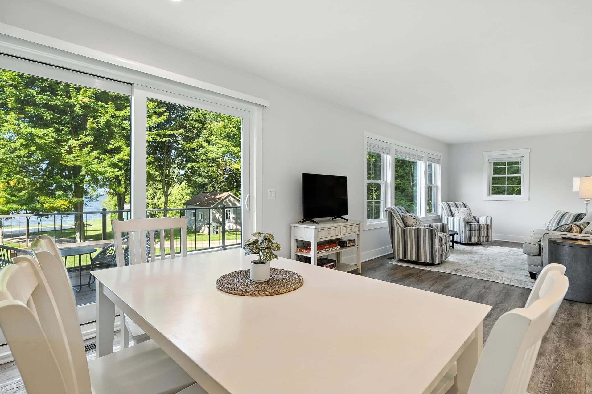 Thenell's Beach House - Image 15