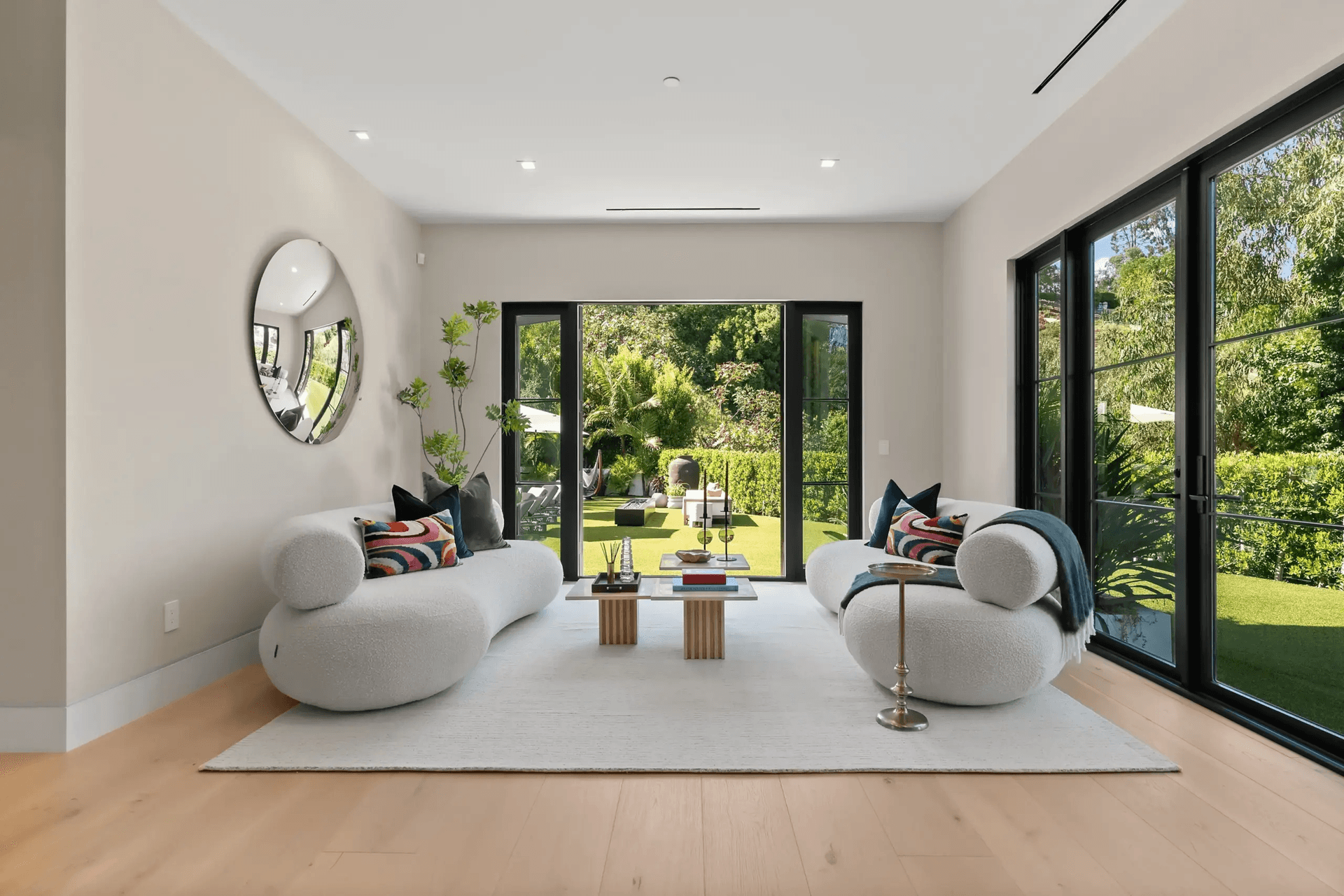 Linda Flora - Image 4