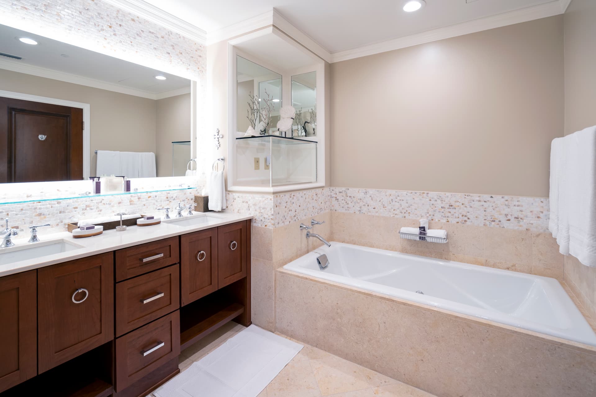 Ritz-Carlton Residence #204 - Image 9