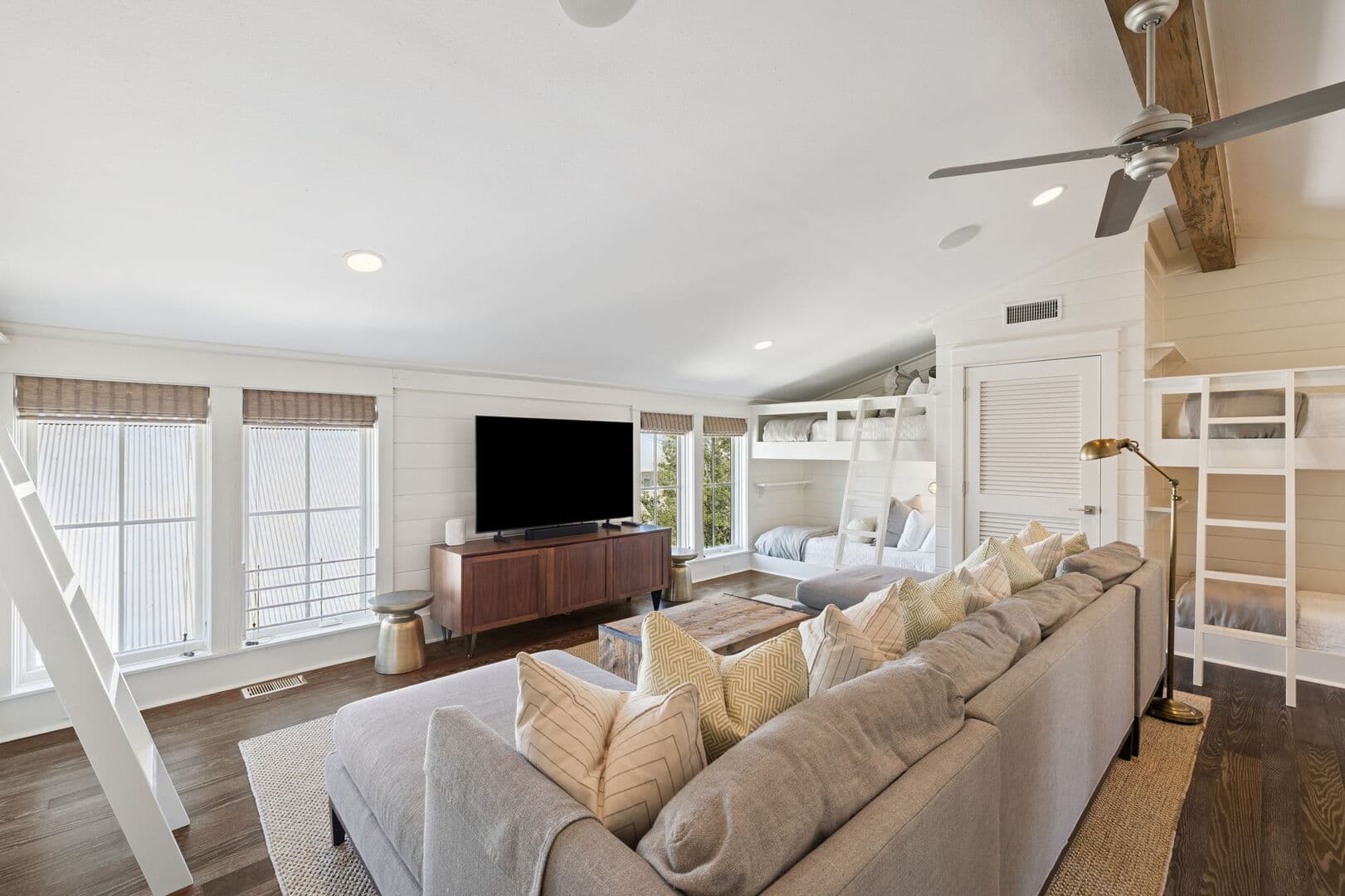 Costa Esmeralda - Image 23