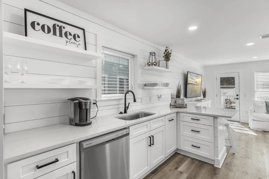 Beach Music - Image 20