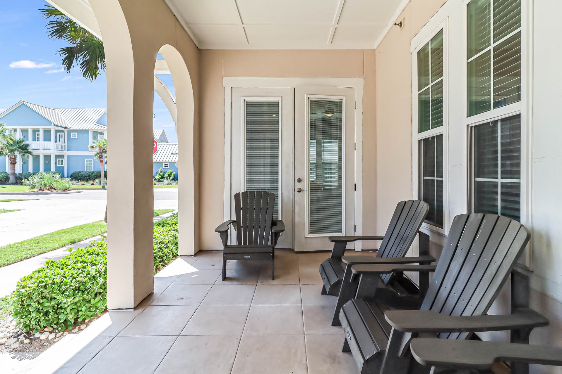 Blue Sea Gate Residence - Image 4