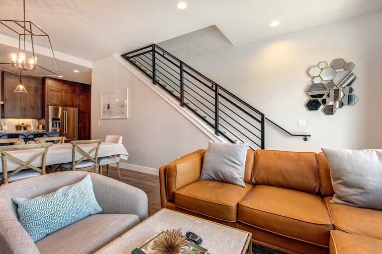 Hideout Hideaway - Image 7