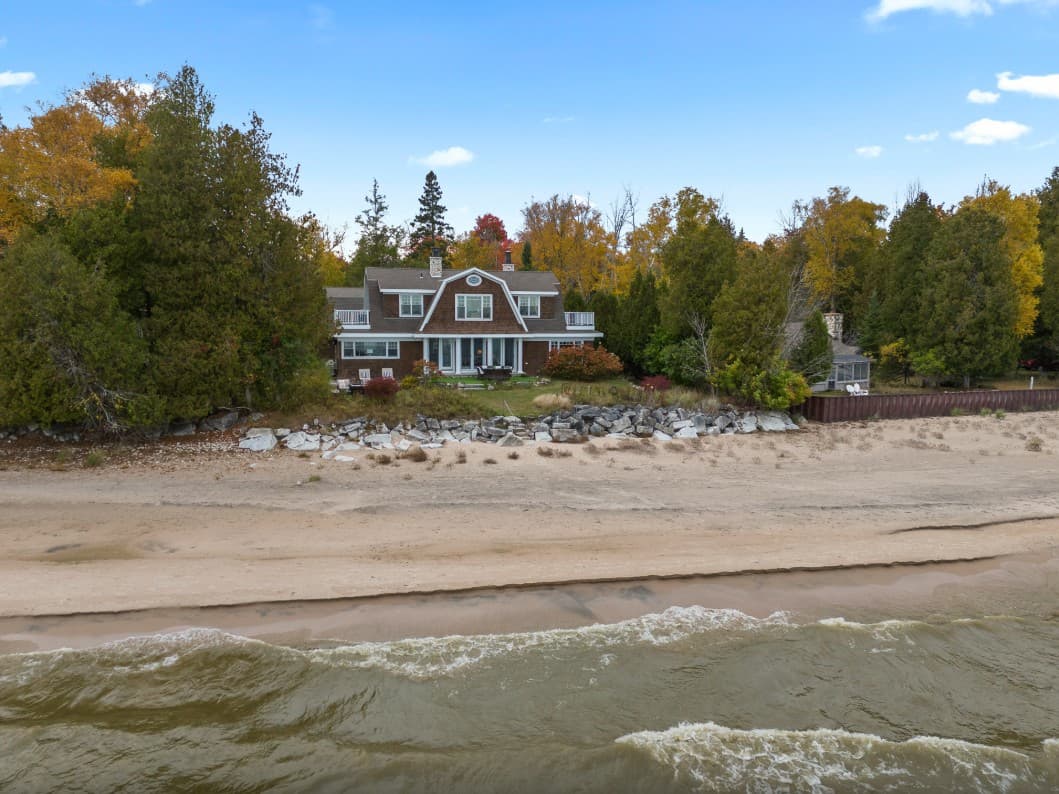 Goettelman's Lake House - Image 79