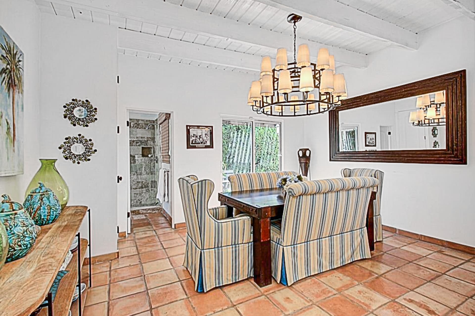 Club 1070 Home - Image 7