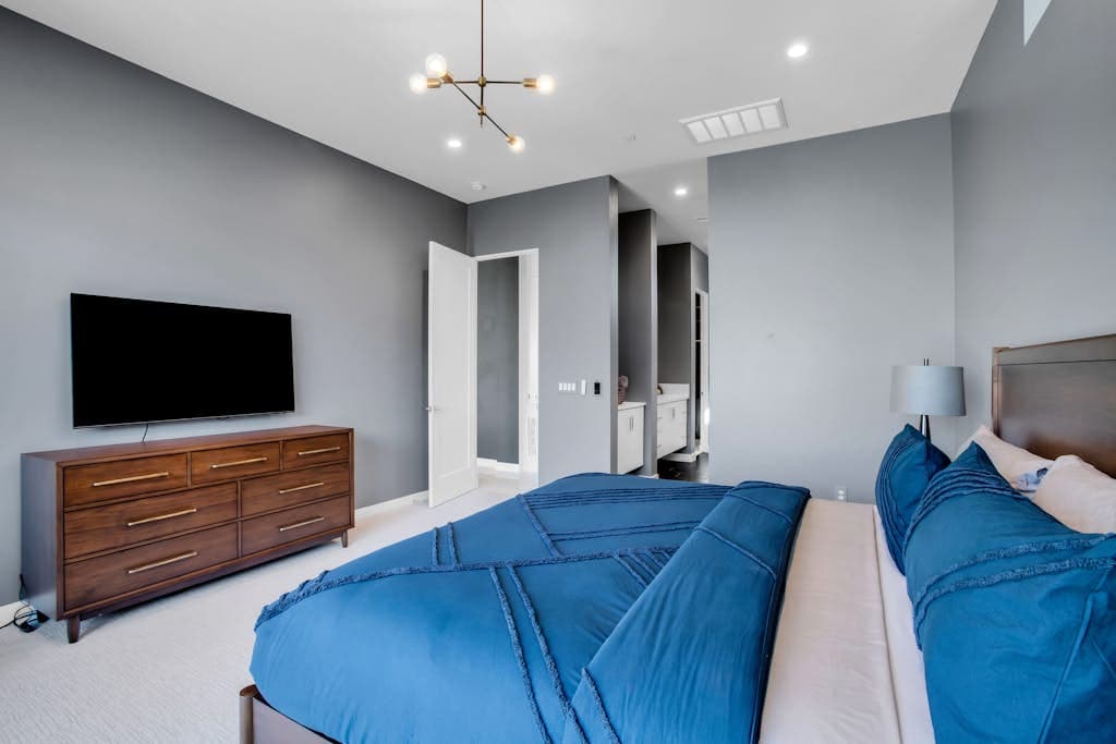 Majestic Mountain View - Image 10