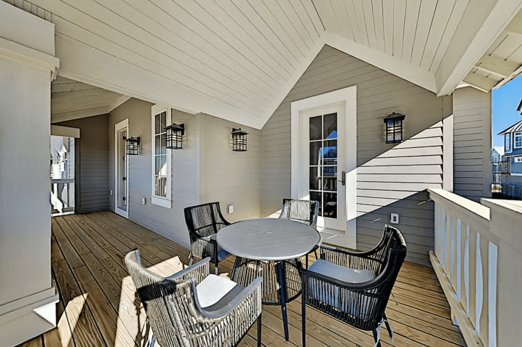 Sleek Beach Home - Image 27