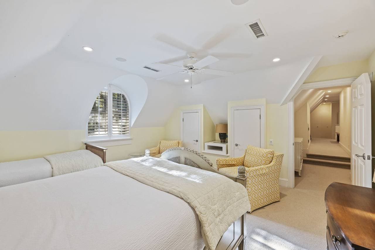 Yellow Throat Lane - Image 33