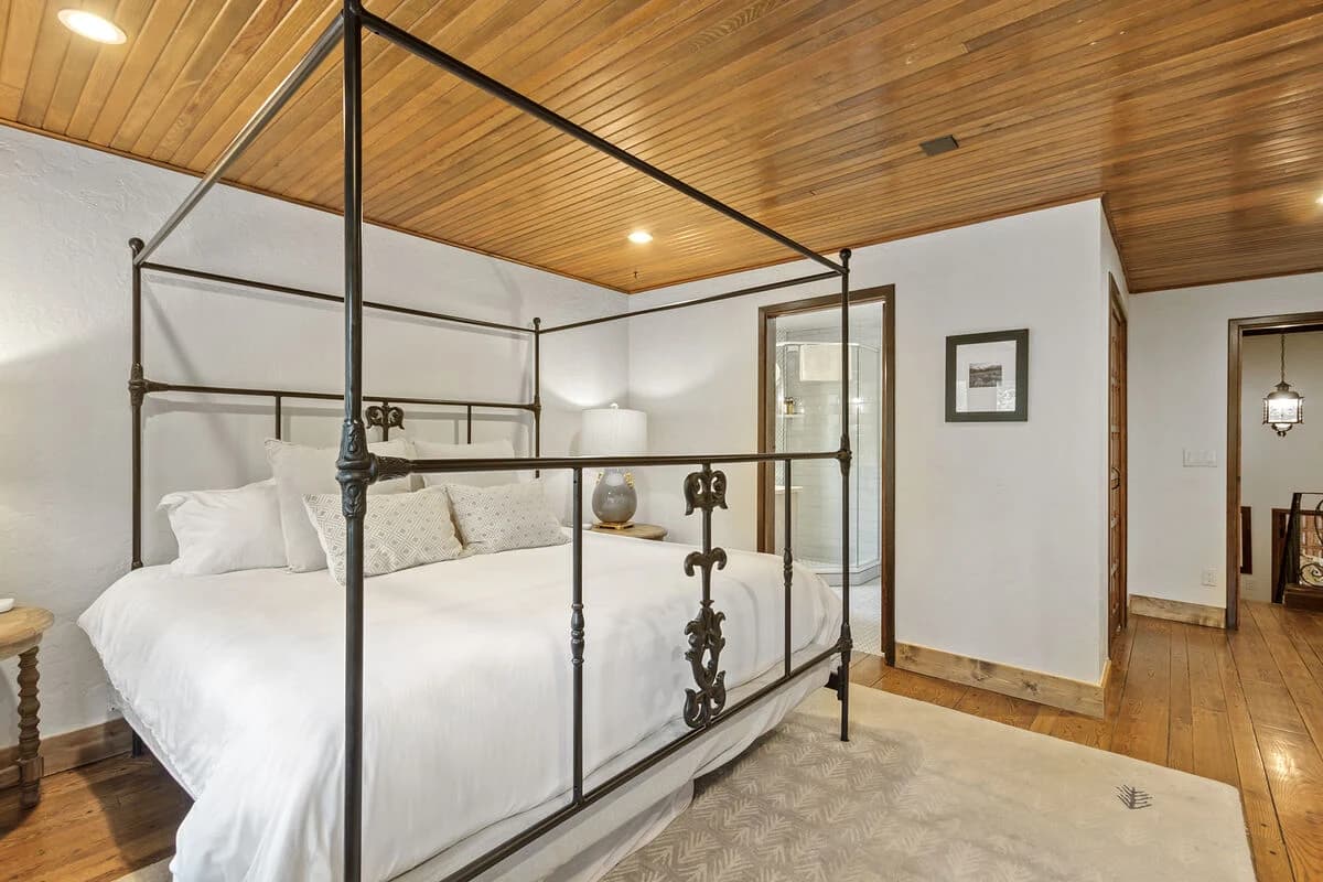 Creekside Chateau - Image 25