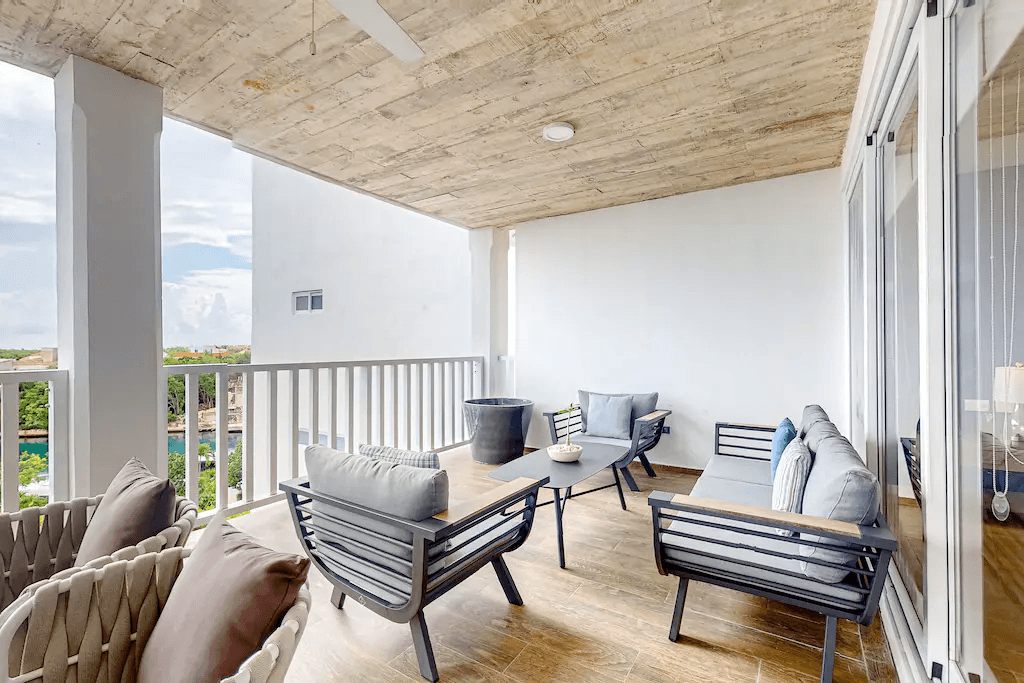 Blue House 305 - Image 4