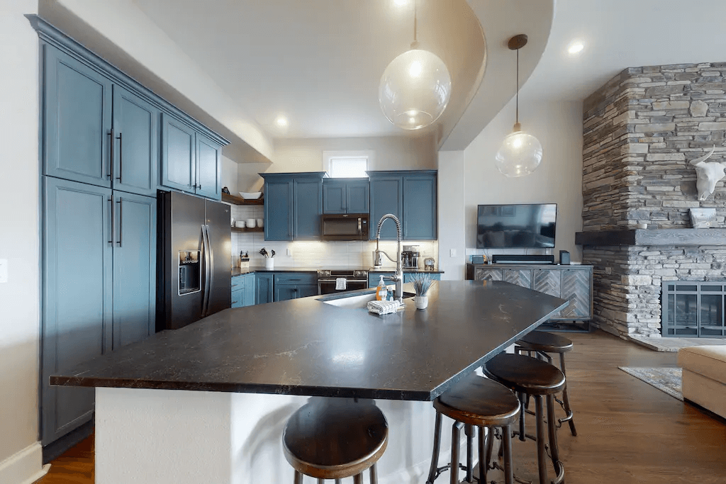 Fraser River Retreat - Image 3