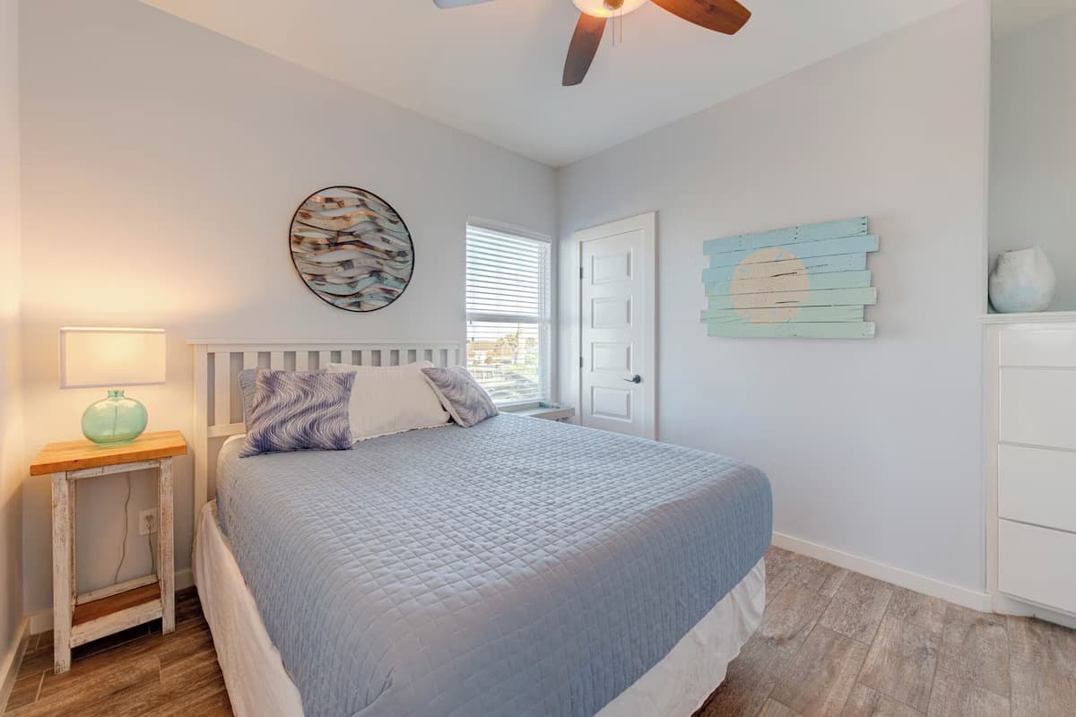 Postcard From Paradise - Image 23