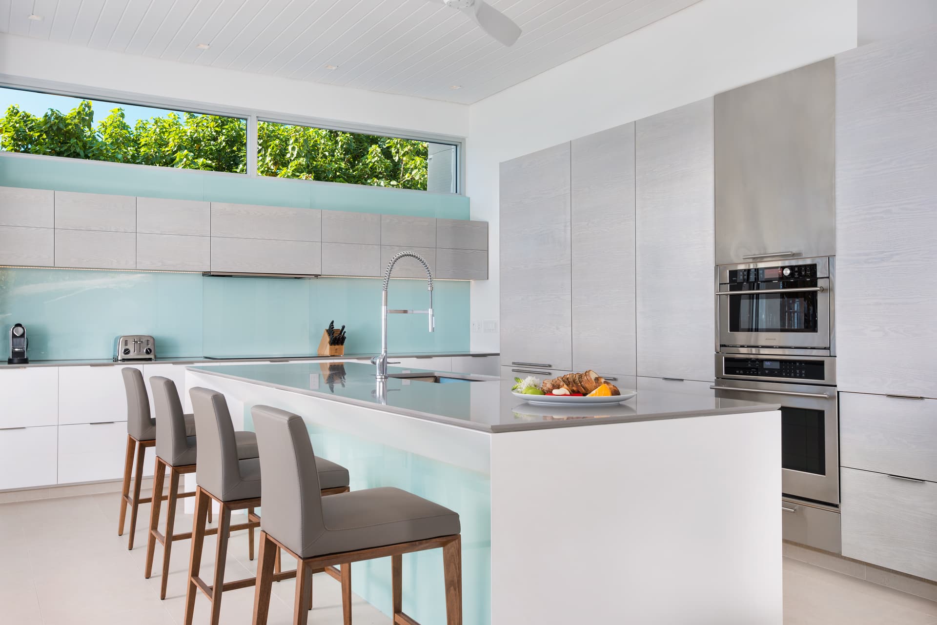 North Shore Four Bedroom Beachfront - Image 5