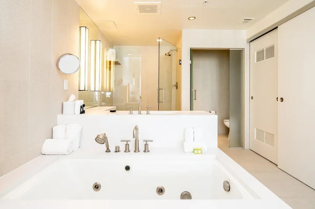 Horizon Condo #2108 - Image 18