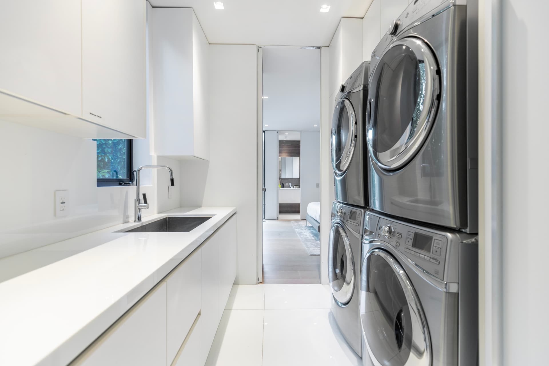 Lago Vista Modern - Image 40