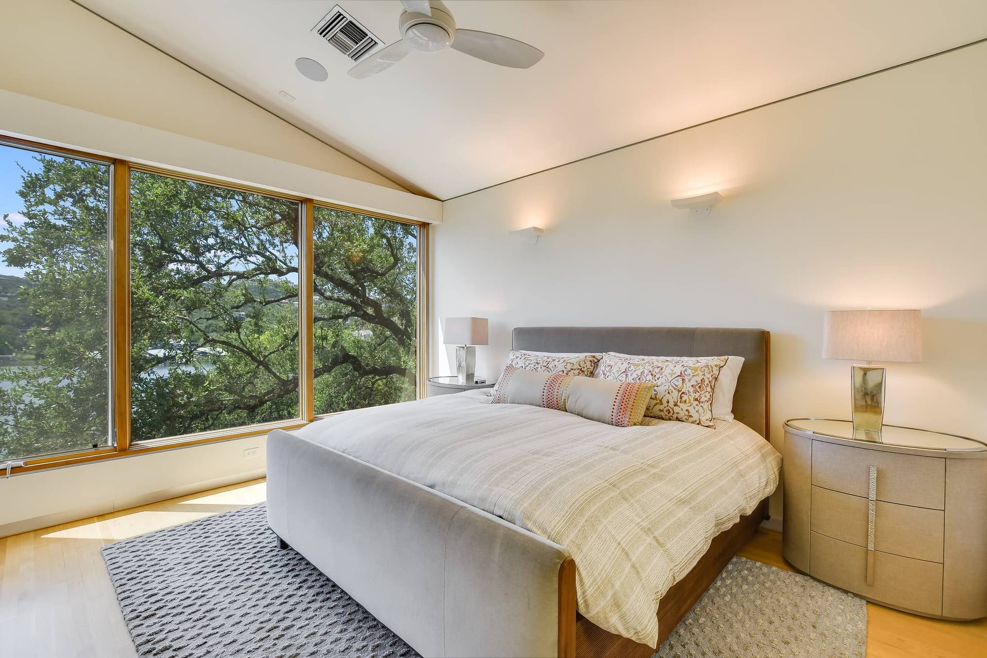 Waterfalls on the Lake Villa - Image 34