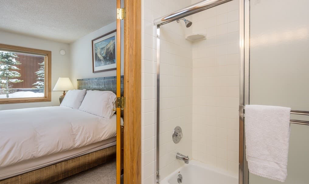 Running Bear Home - Image 15