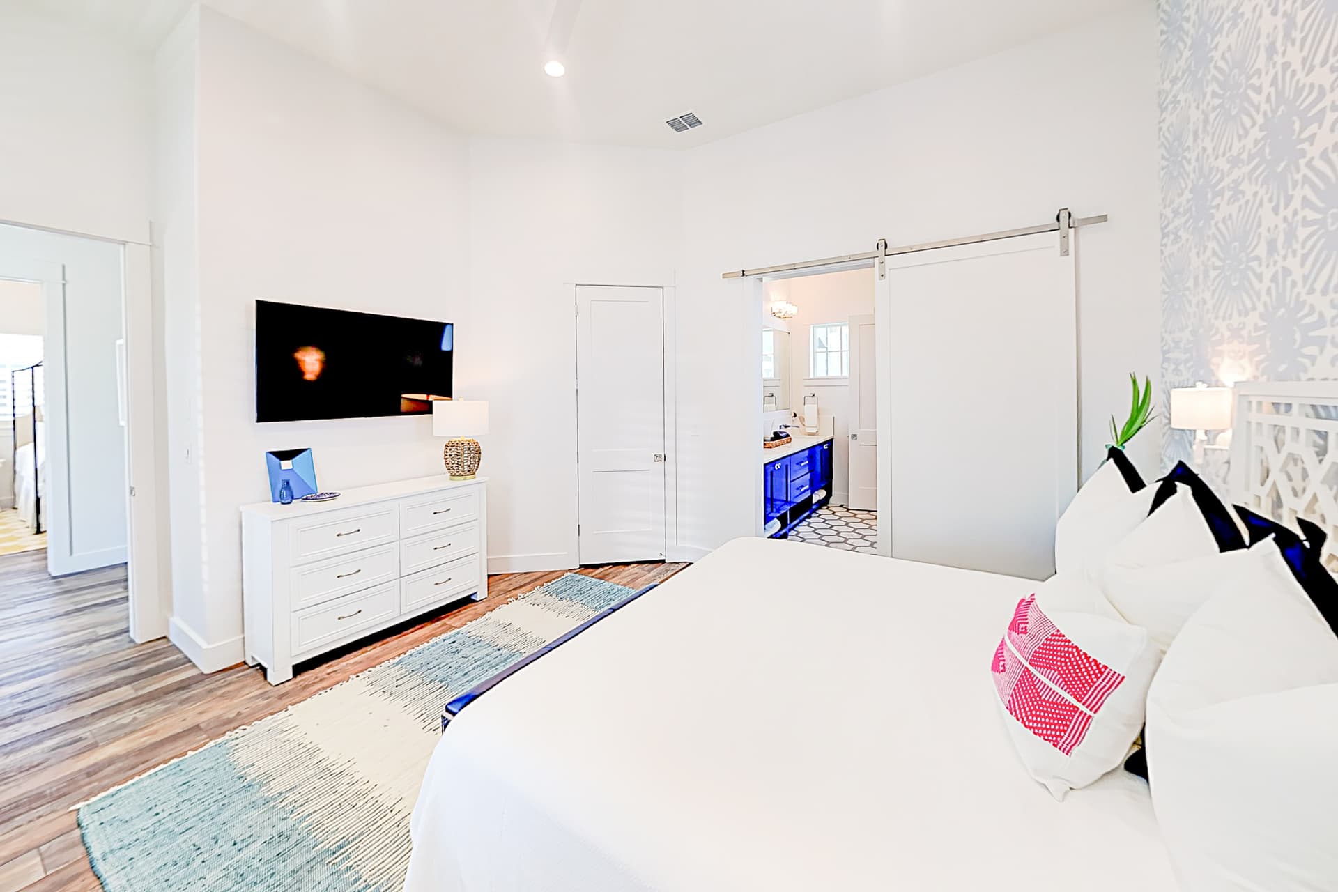 Silverado Waves - Image 10