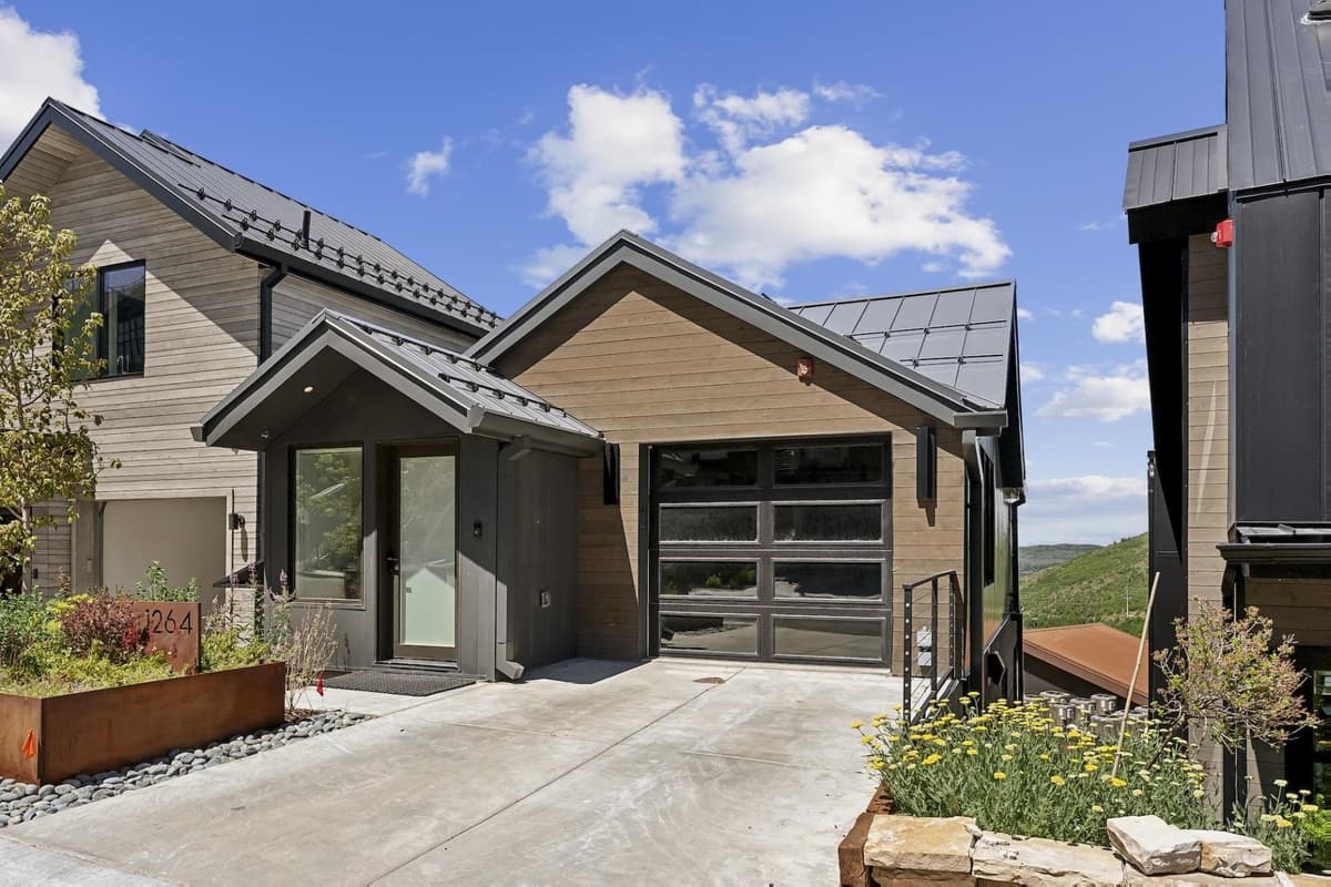 Slopeside Modern - Image 40