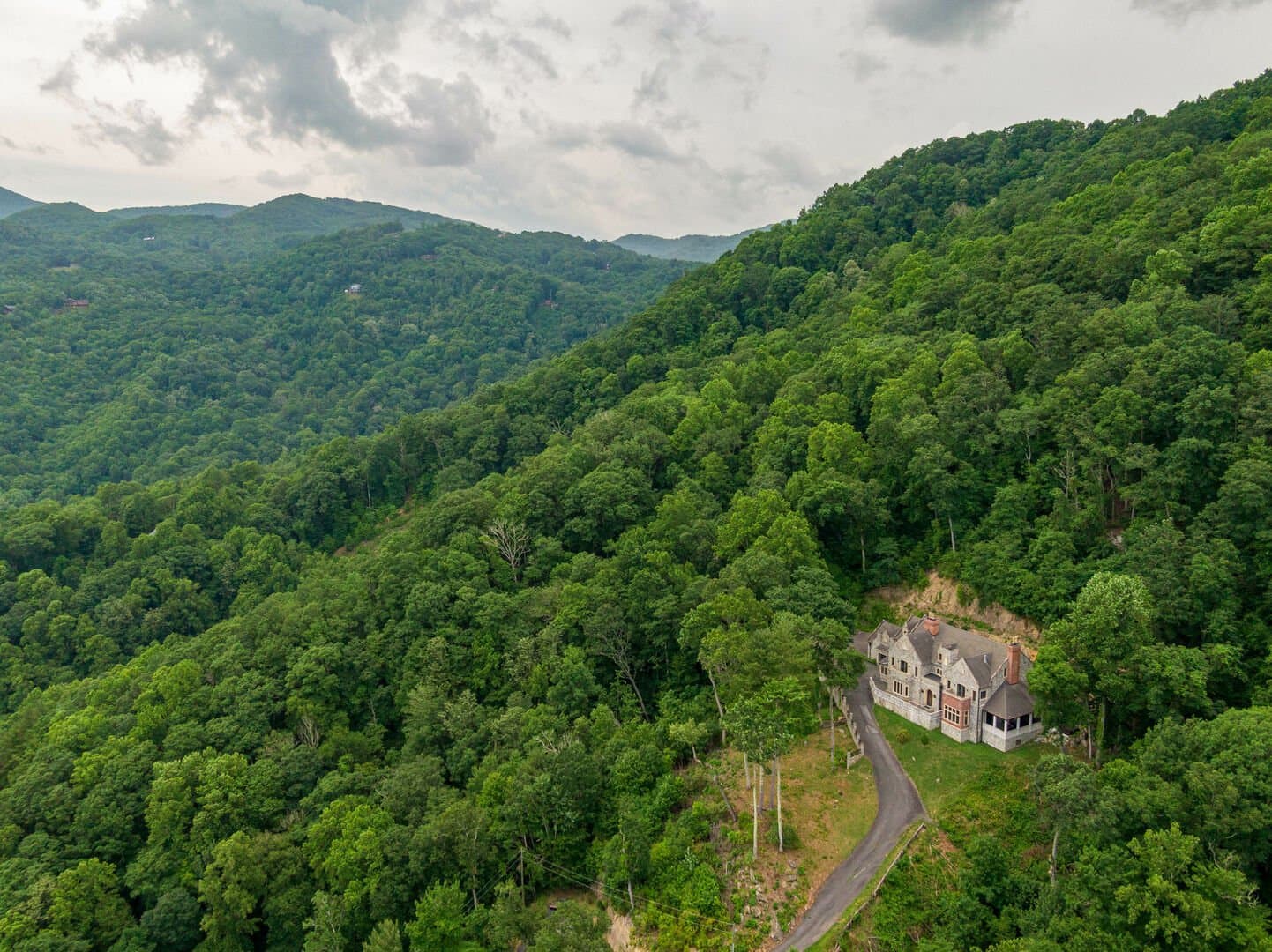 The Castle at Valle Crucis - Image 59