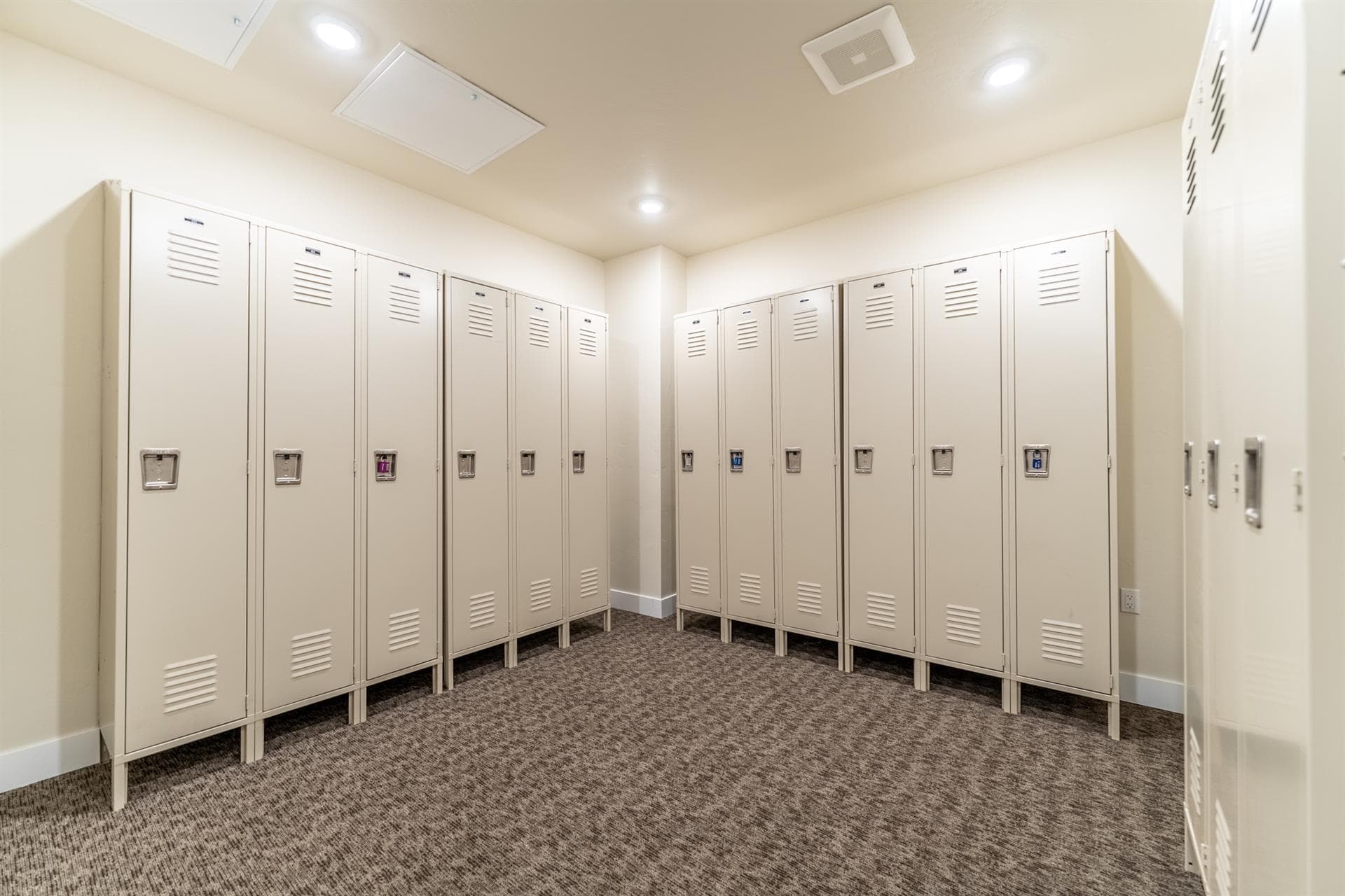 Mountain Mirage Escape - Image 26