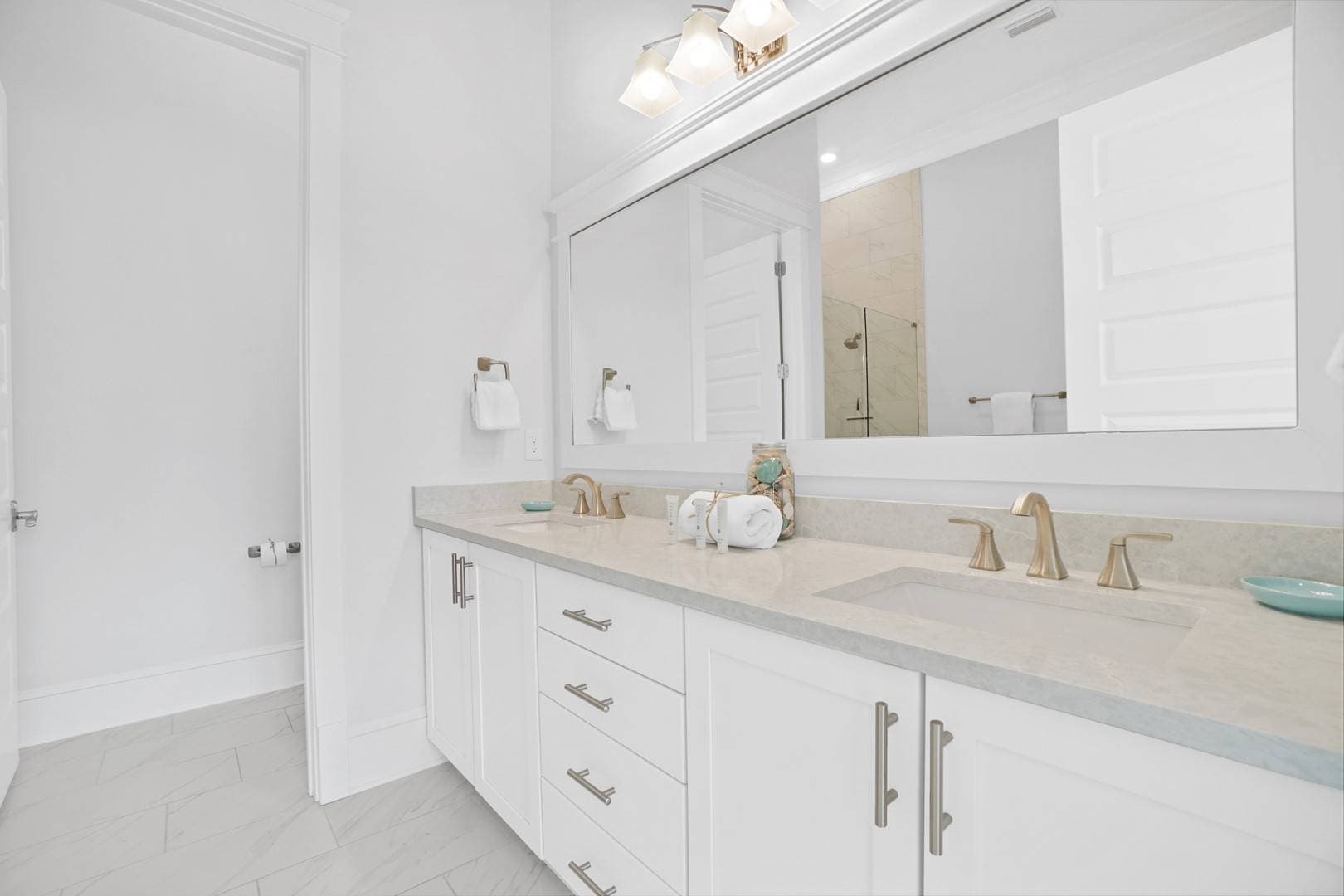 Cottage by the Sea - Image 17