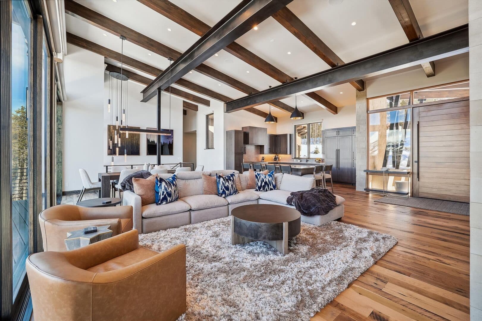 Modern View Manor - Image 3