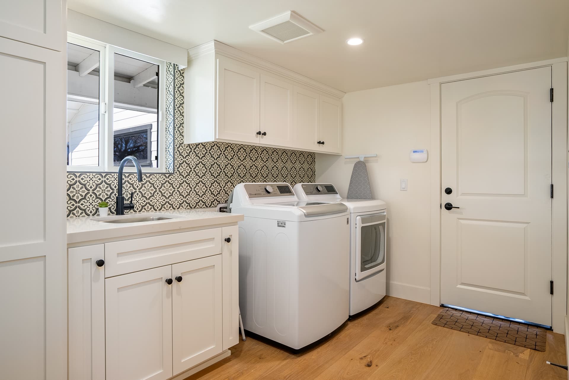 Mira Vista Manor - Image 35